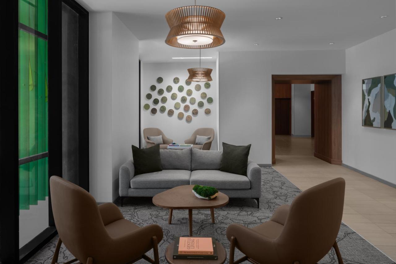Element Riverwalk Hotel 3*