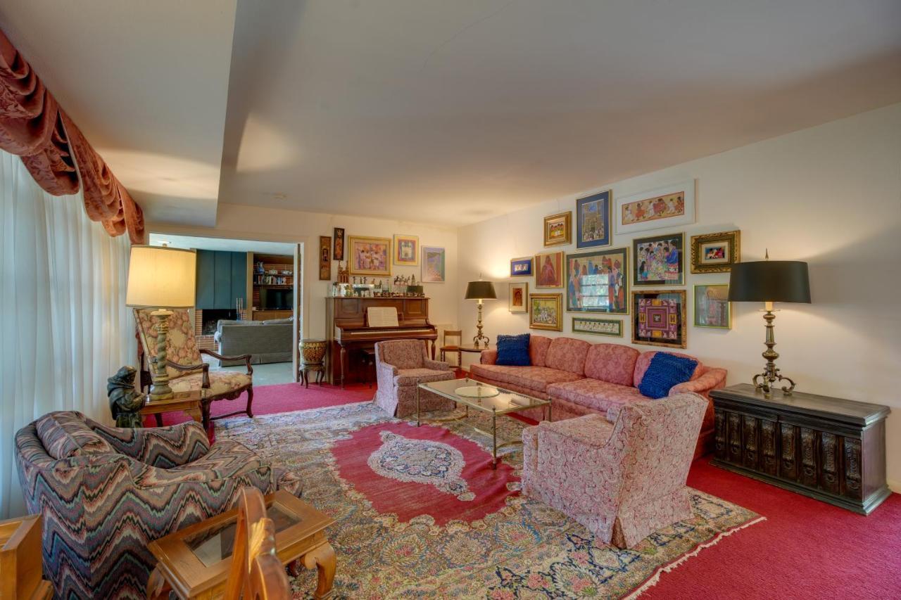 Spacious About 5 Mi To Downtown!