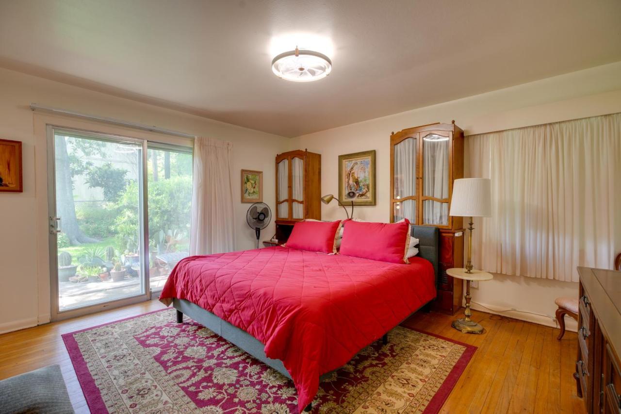 Spacious About 5 Mi To Downtown!