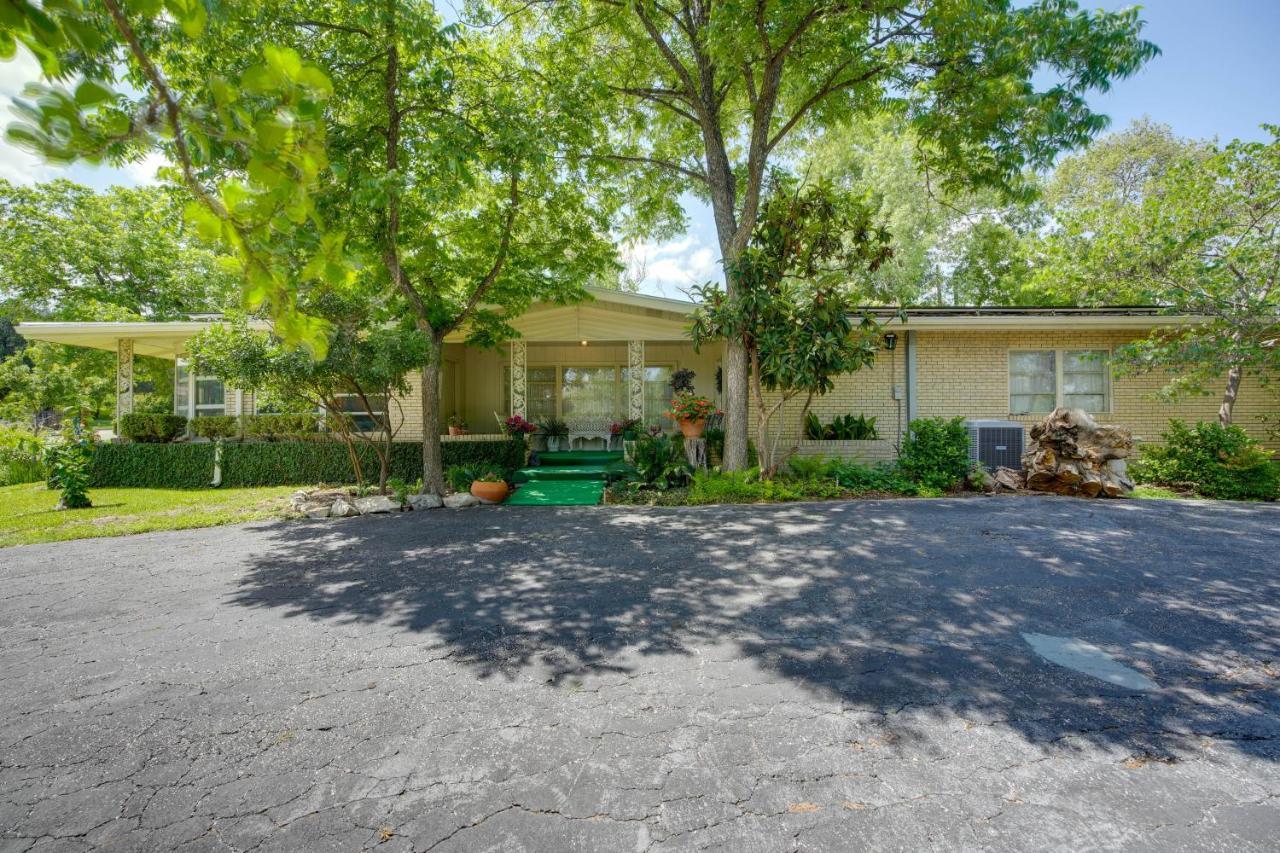 Spacious About 5 Mi To Downtown! Holiday home