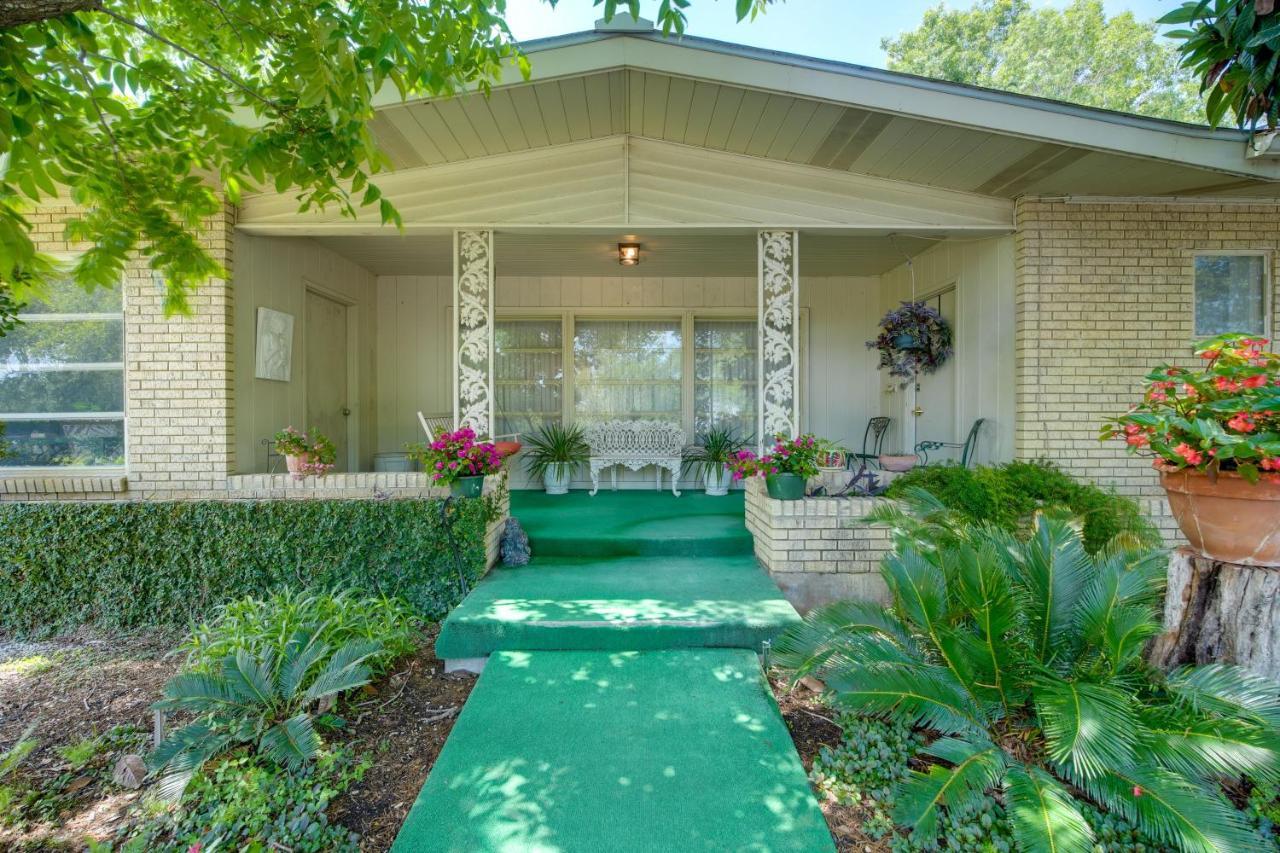Spacious About 5 Mi To Downtown! *