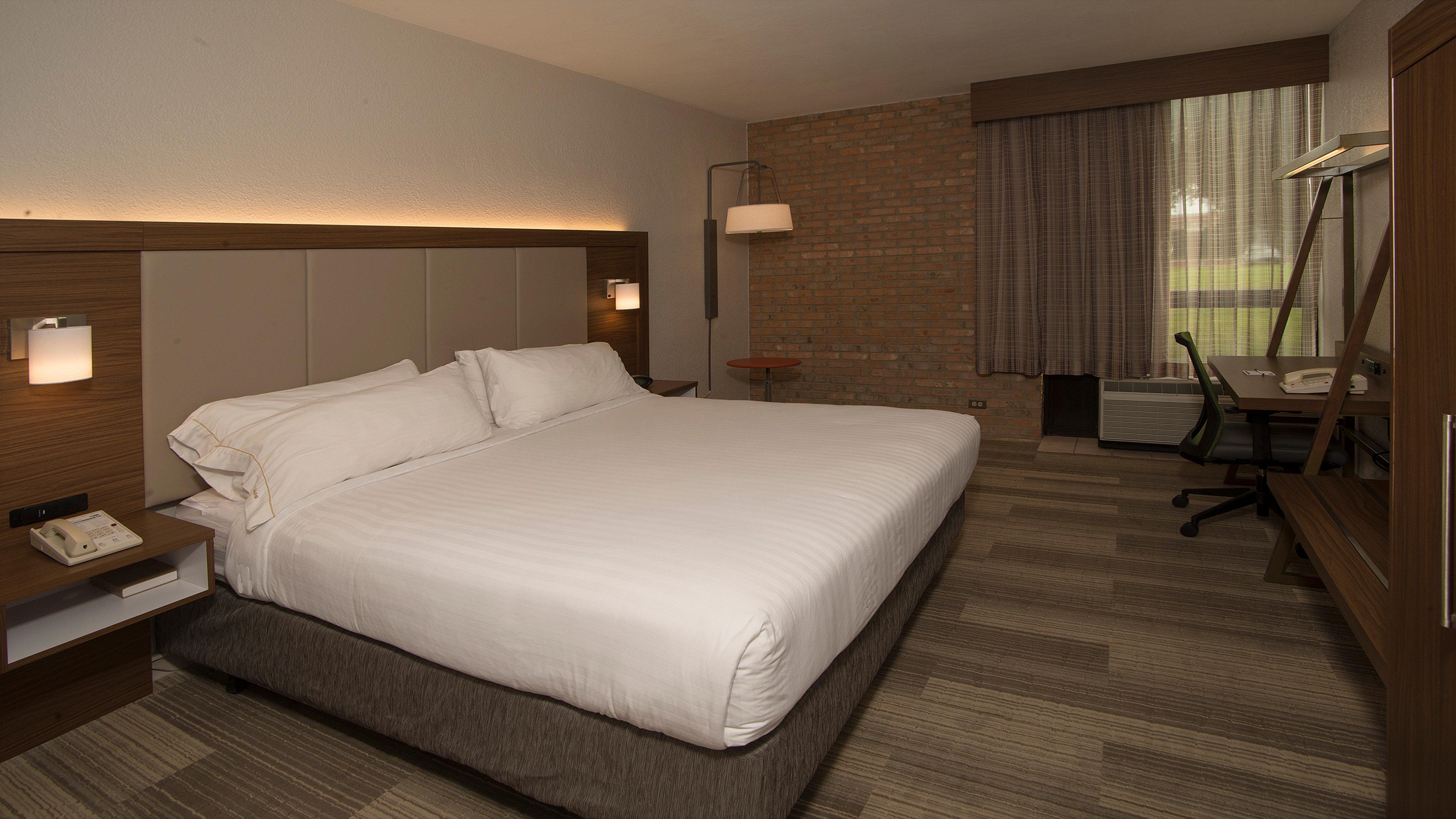 Express - Airport By Ihg Hotel