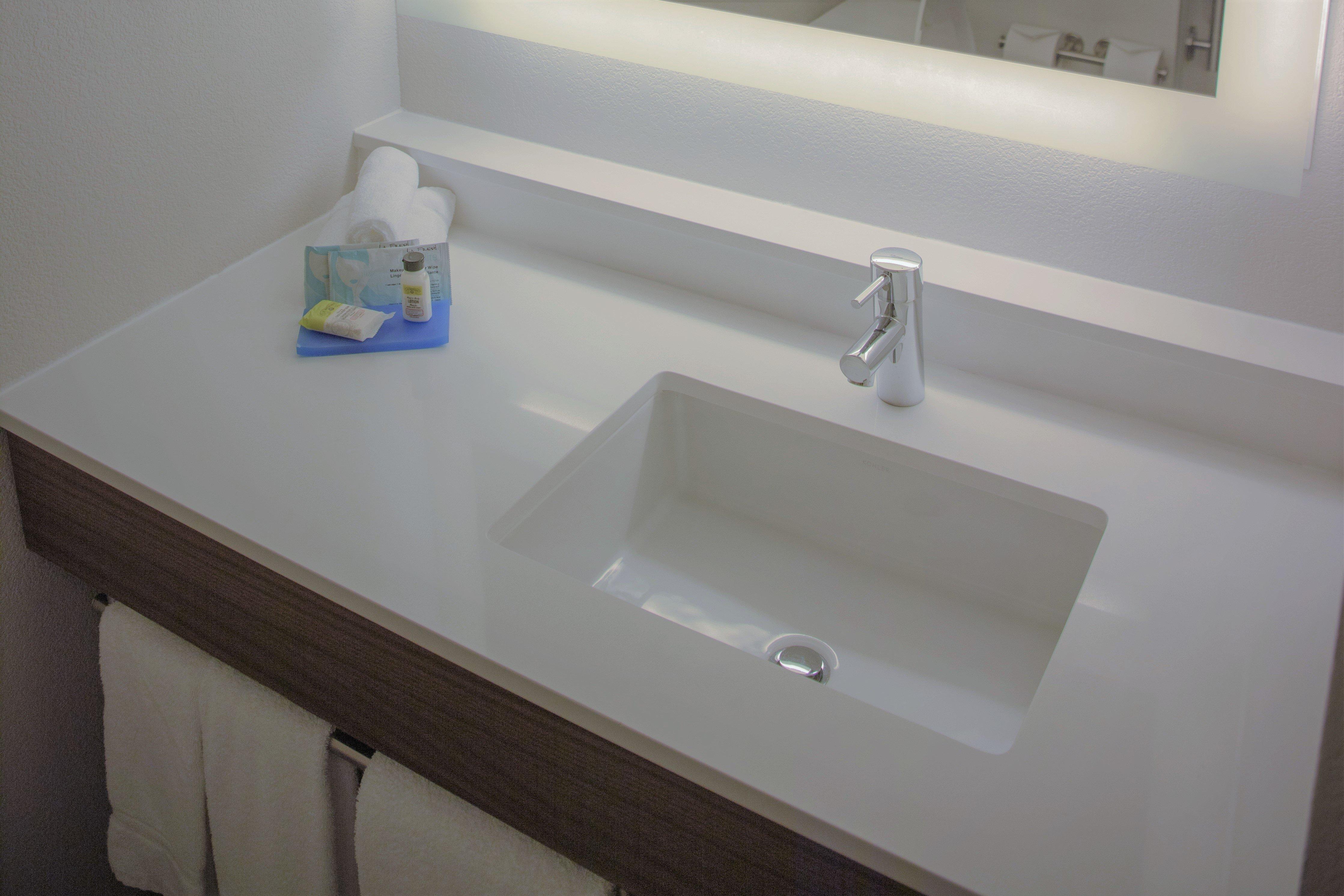 Express - Airport By Ihg Hotel