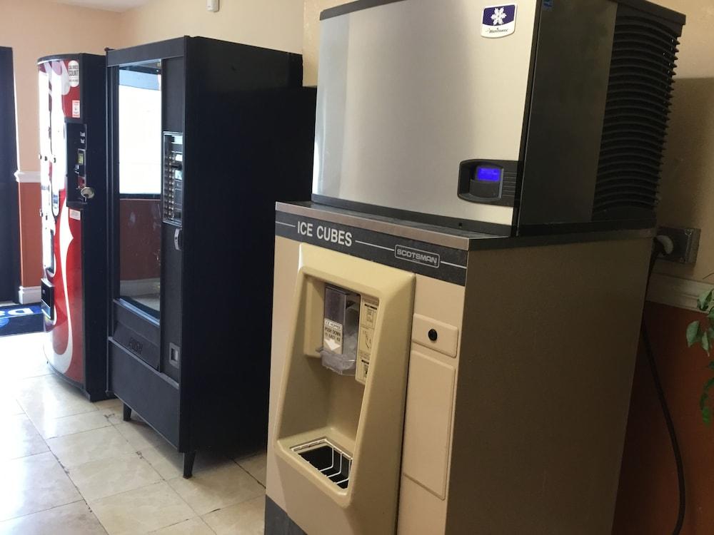 Days By Wyndham Airport Hotel 2*