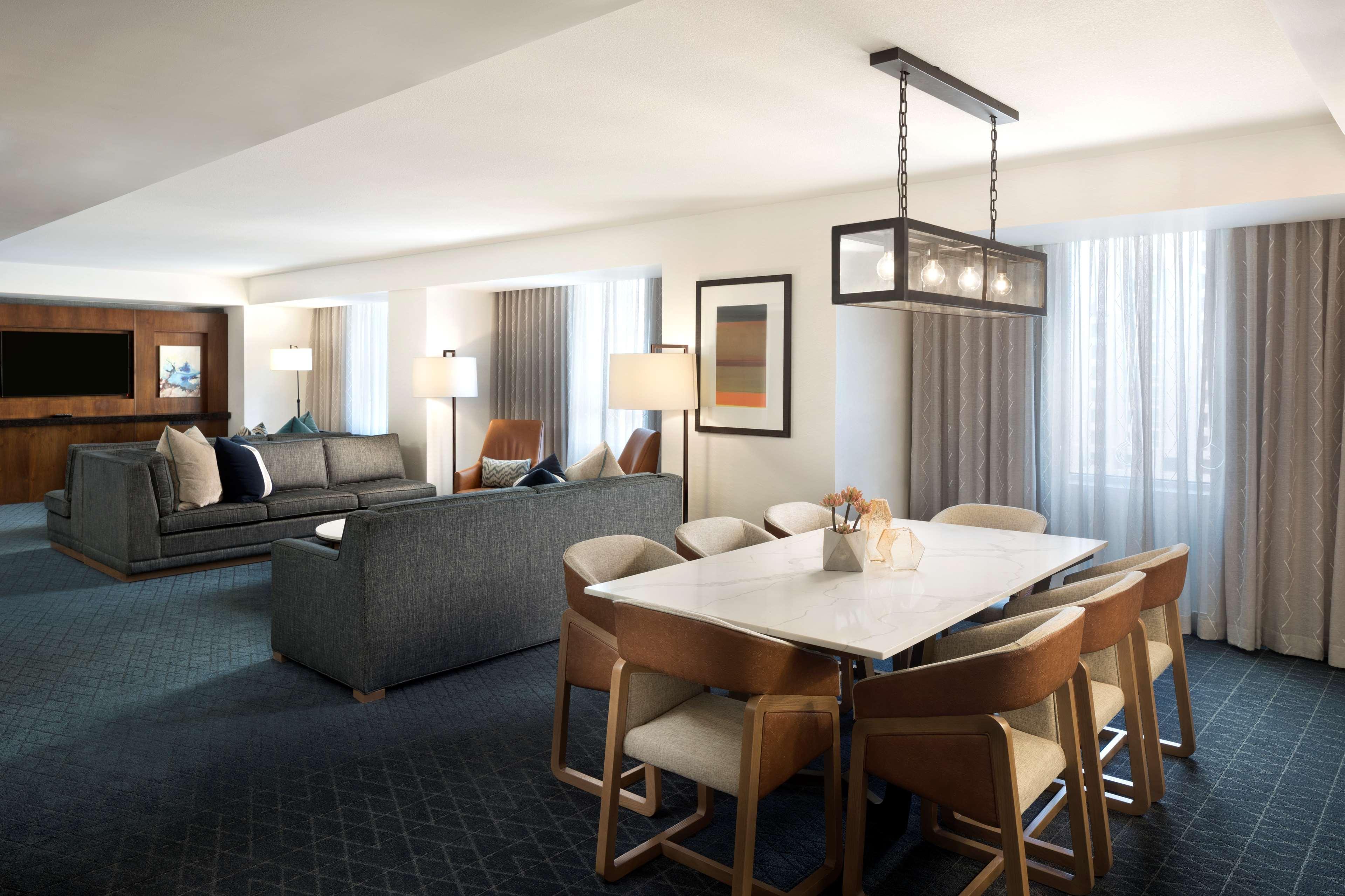 Grand Hyatt River Walk Hotel 4*