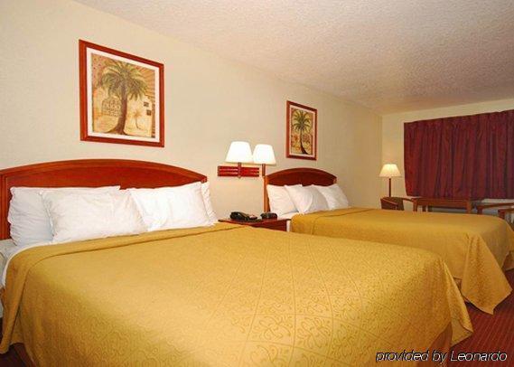 Super 8 By Wyndham At I-10 Motel 2*