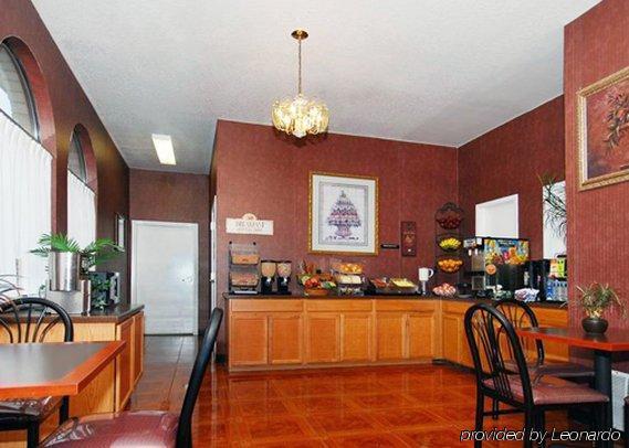 Super 8 By Wyndham At I-10 Motel San Antonio