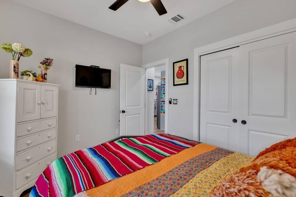 The Coco House/lone Star Dist/jacuzzi/golf Cart Holiday home *