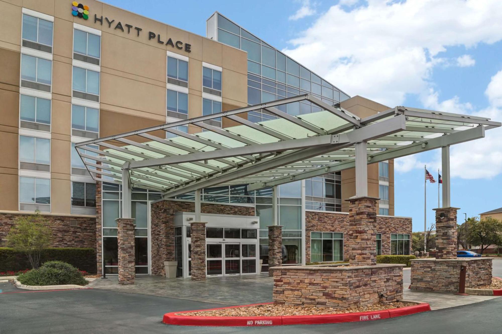 Hotel Hyatt Place North Stone Oak 3*