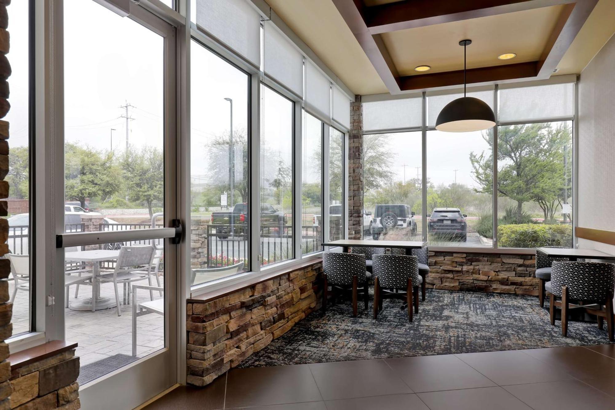 Hyatt Place North Stone Oak 3*