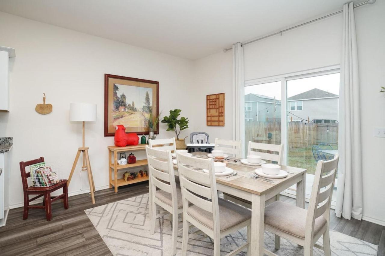 Rare Find Luxurious Sleeps 13 With Family Fun *