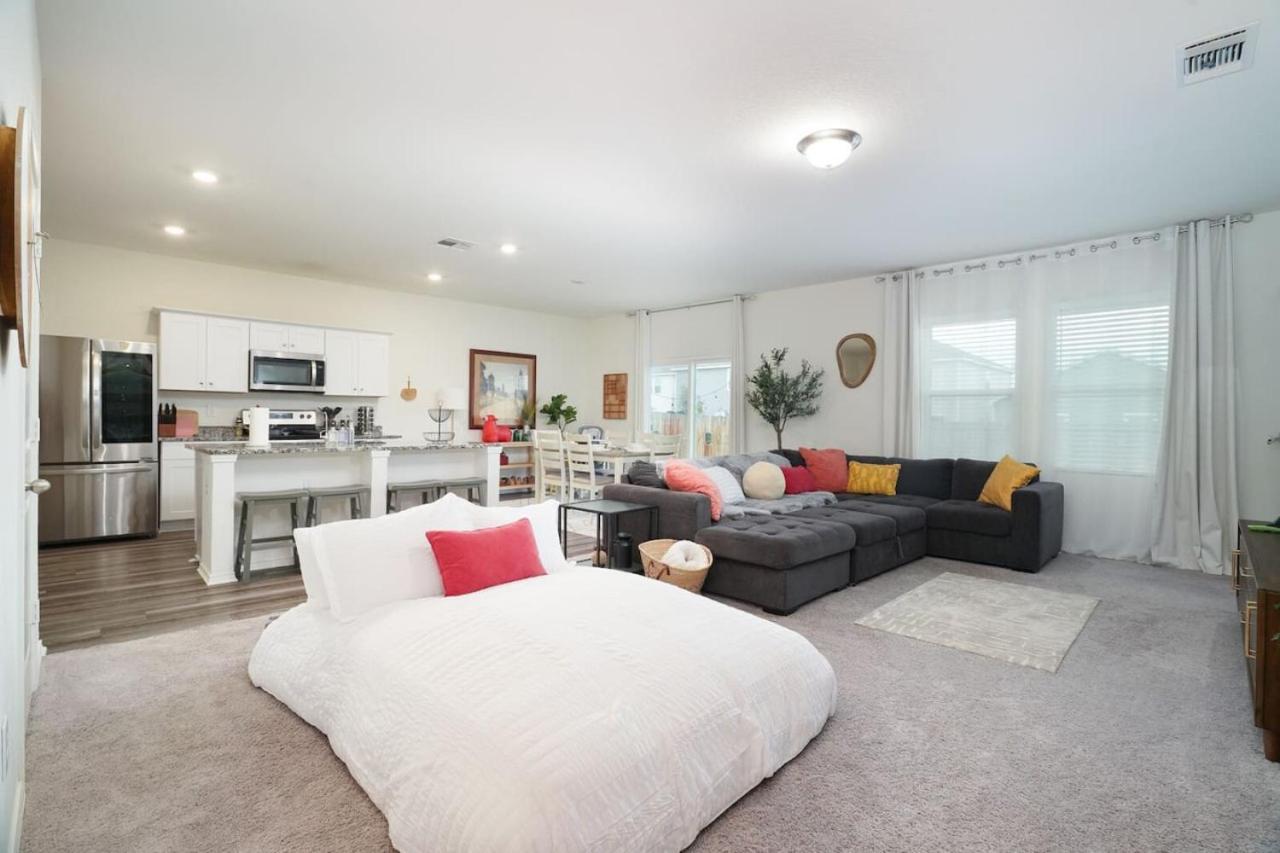 Rare Find Luxurious Sleeps 13 With Family Fun San Antonio