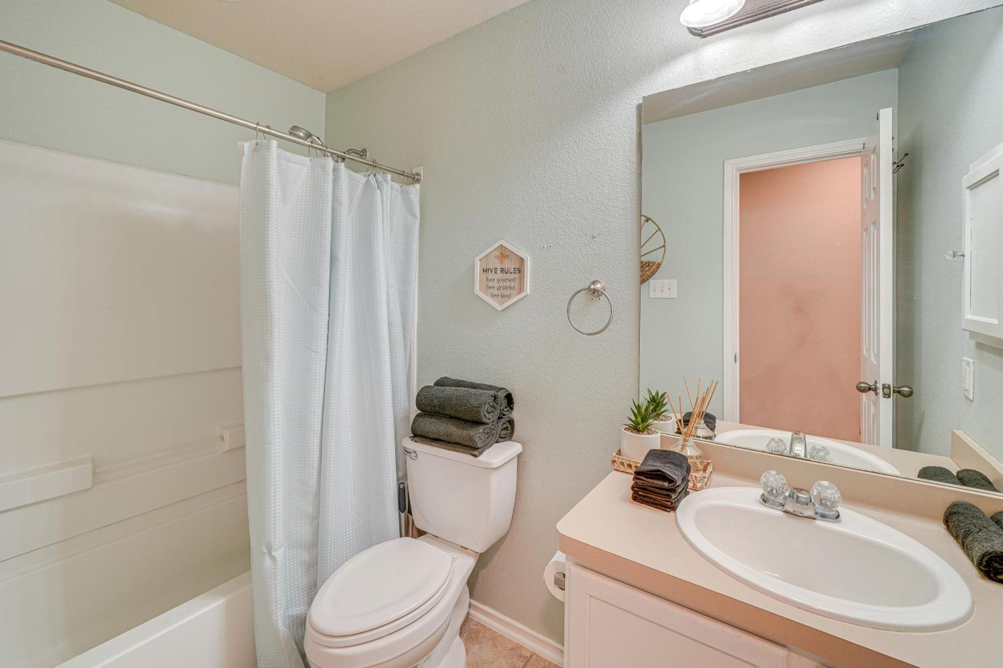 Stylish Family 3 Mi To Seaworld San Antonio! Holiday home San Antonio