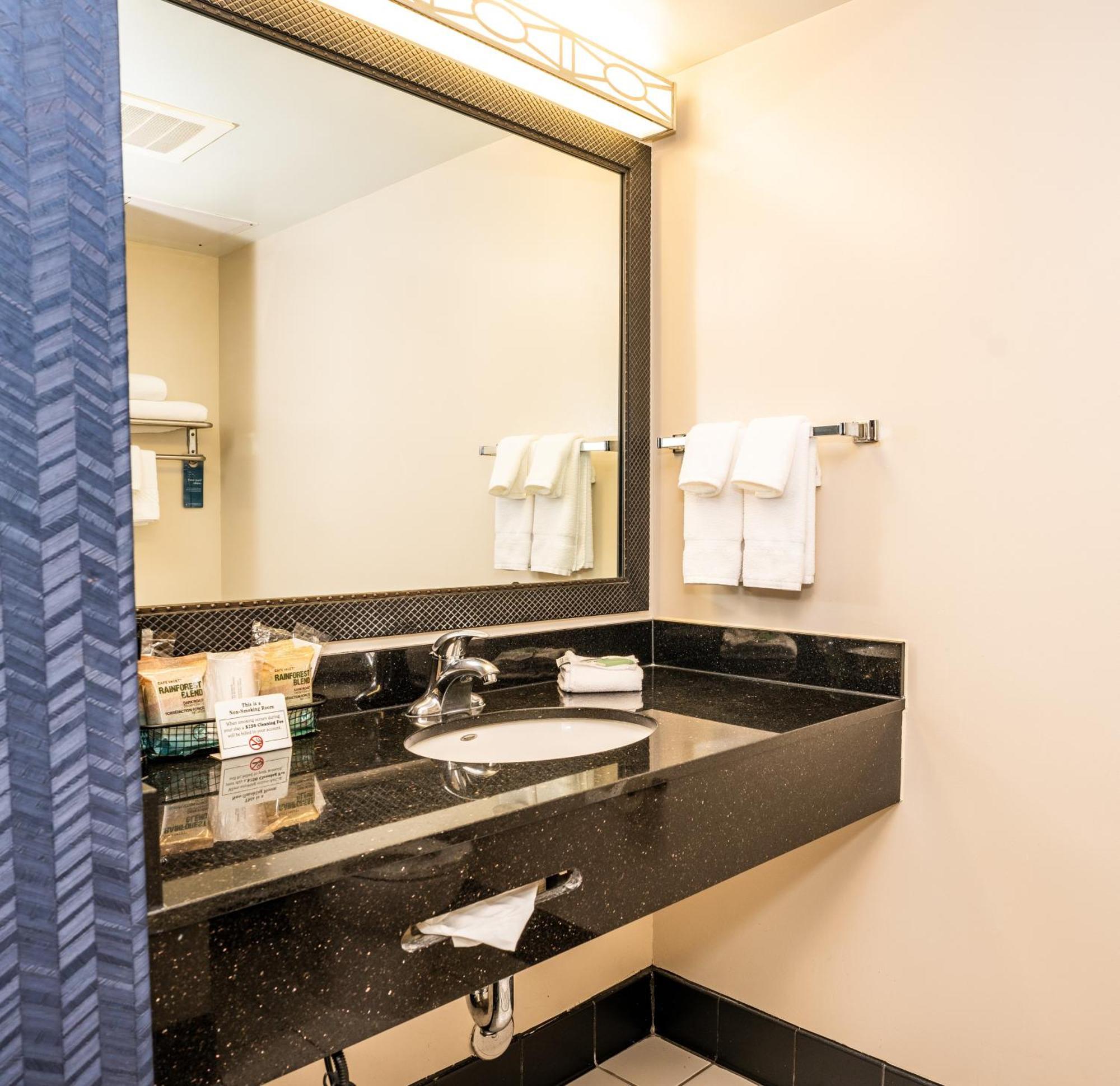 Fairfield & By Marriott Downtown/alamo Plaza San Antonio