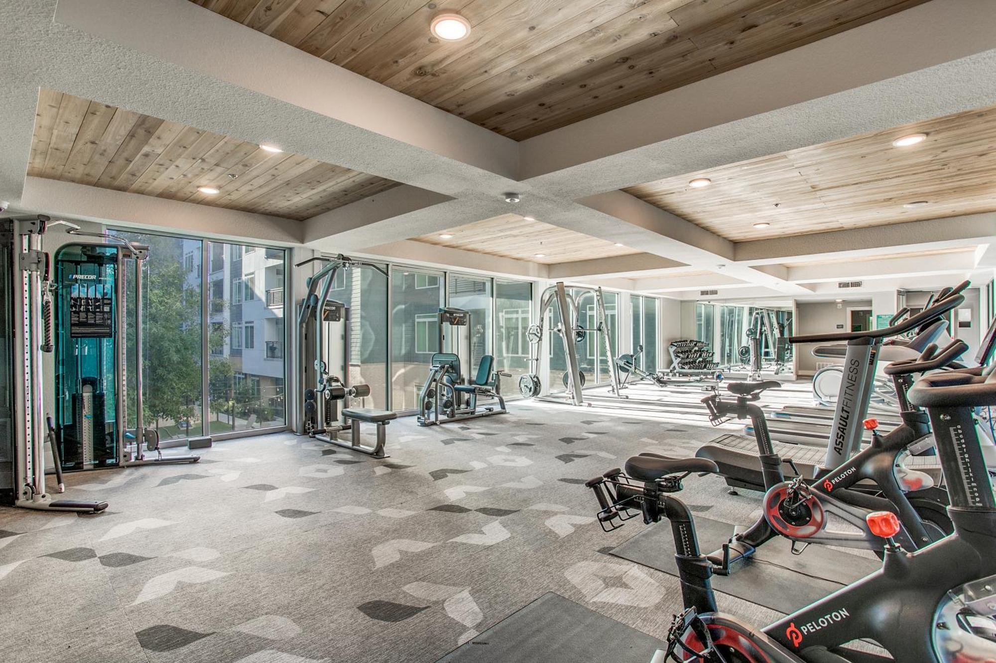 Apartment Lush Downtown On Riverwalk W King Ste, Free Parking, Pet Friendly, Centrally Located On Riverwalk San Antonio