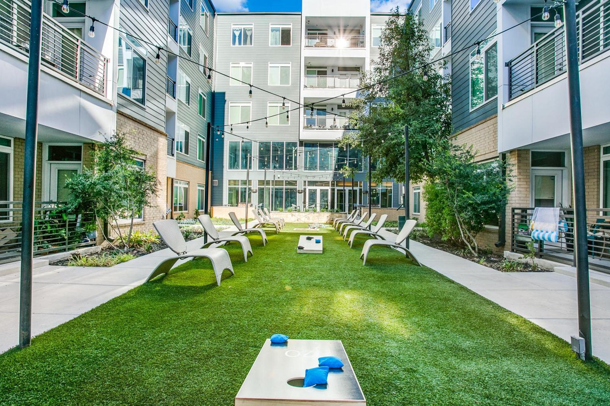 Apartment Lush Downtown On Riverwalk W King Ste, Free Parking, Pet Friendly, Centrally Located On Riverwalk San Antonio