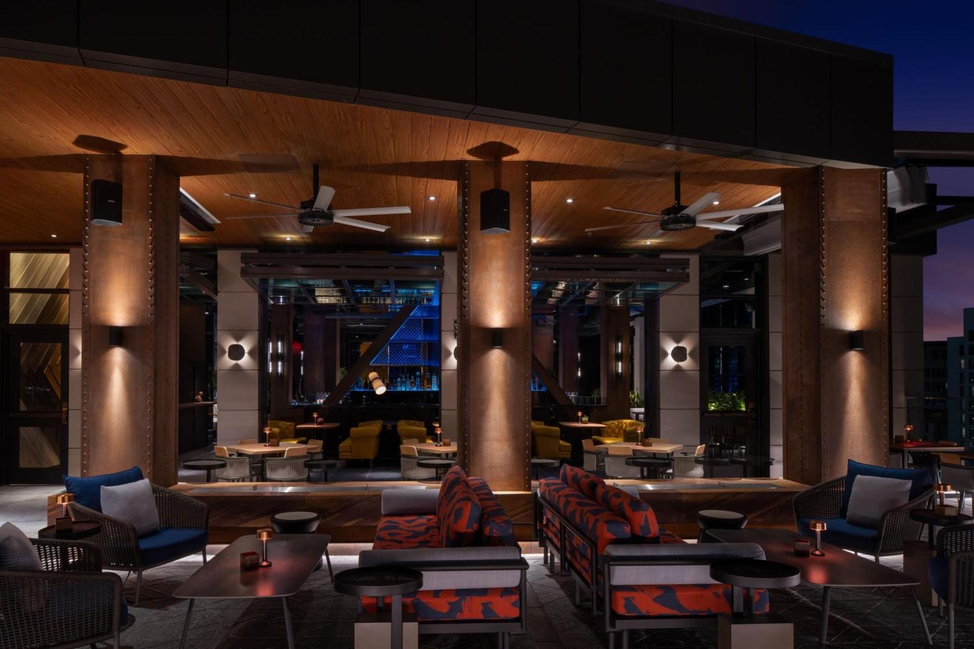 Element Riverwalk Hotel 3*
