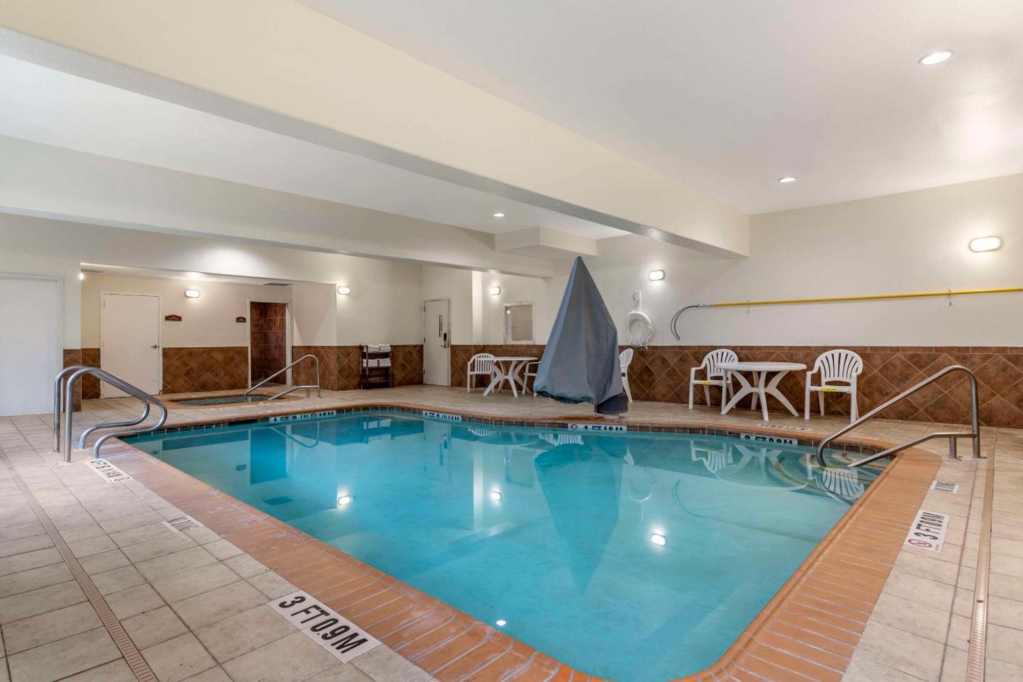 Comfort Medical Center Near Six Flags Hotel 3*