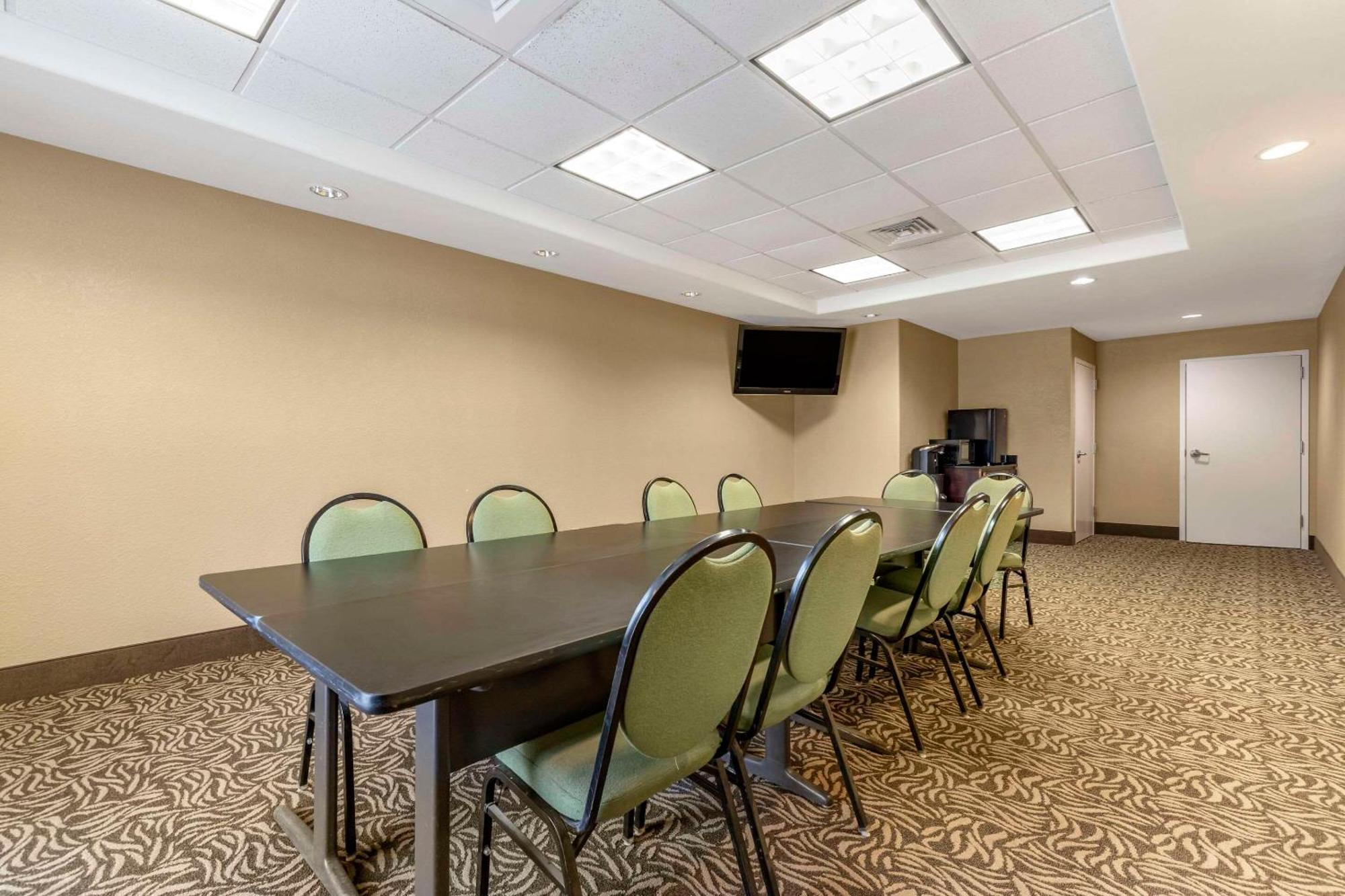 Hotel Comfort Medical Center Near Six Flags 3*