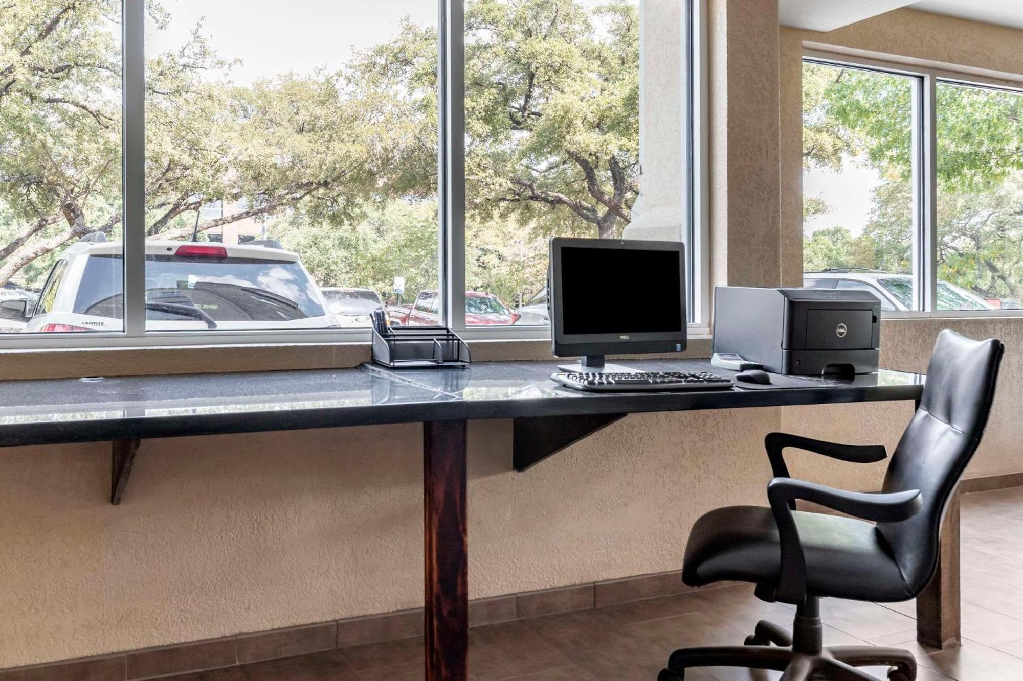 Comfort Medical Center Near Six Flags Hotel 3*
