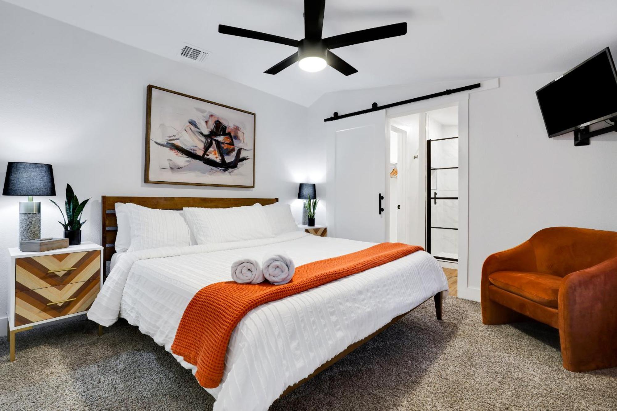 Artsy - A Birdy Vacation Holiday home San Antonio