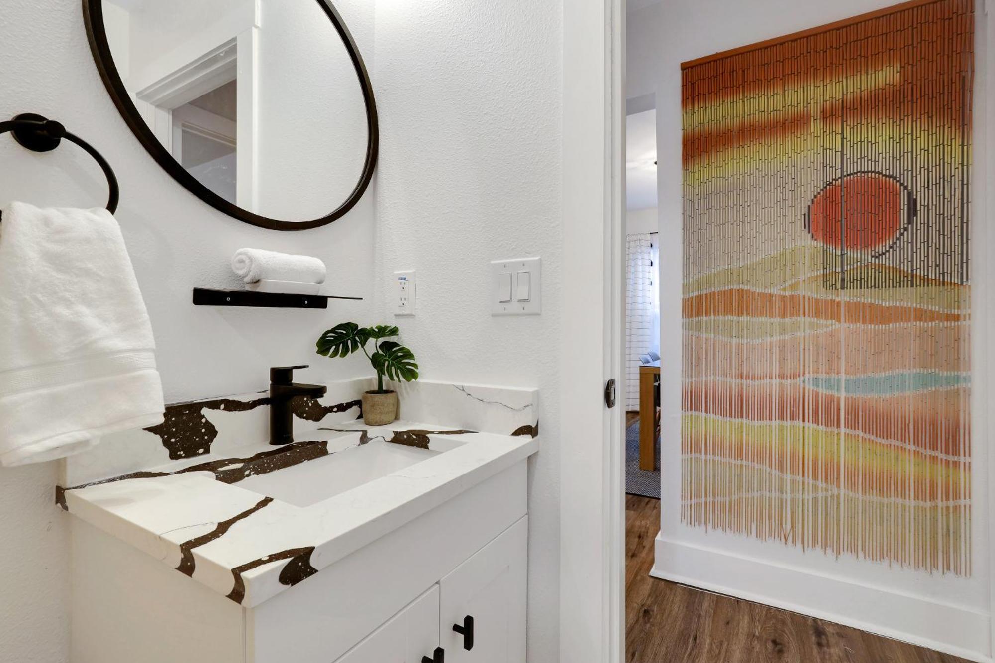 Artsy - A Birdy Vacation Holiday home *