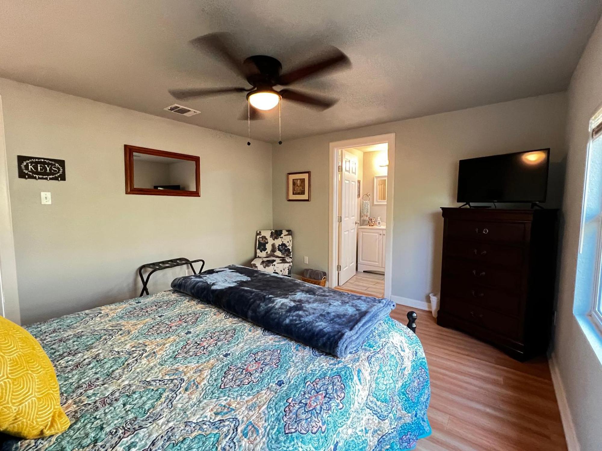 Boho Bliss- Cozy Private 2 Miles From Alamodome! Homestay