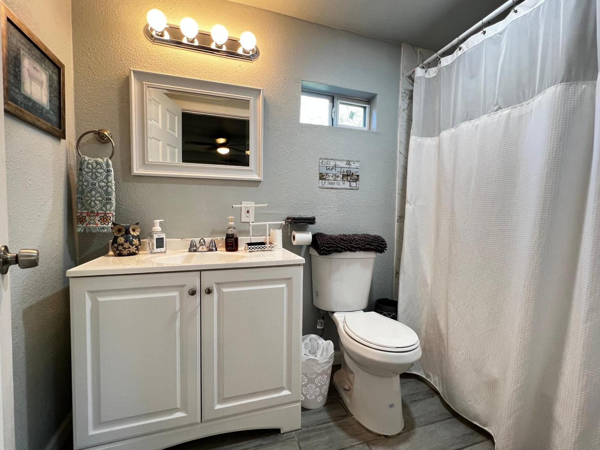 Boho Bliss- Cozy Private 2 Miles From Alamodome! Homestay