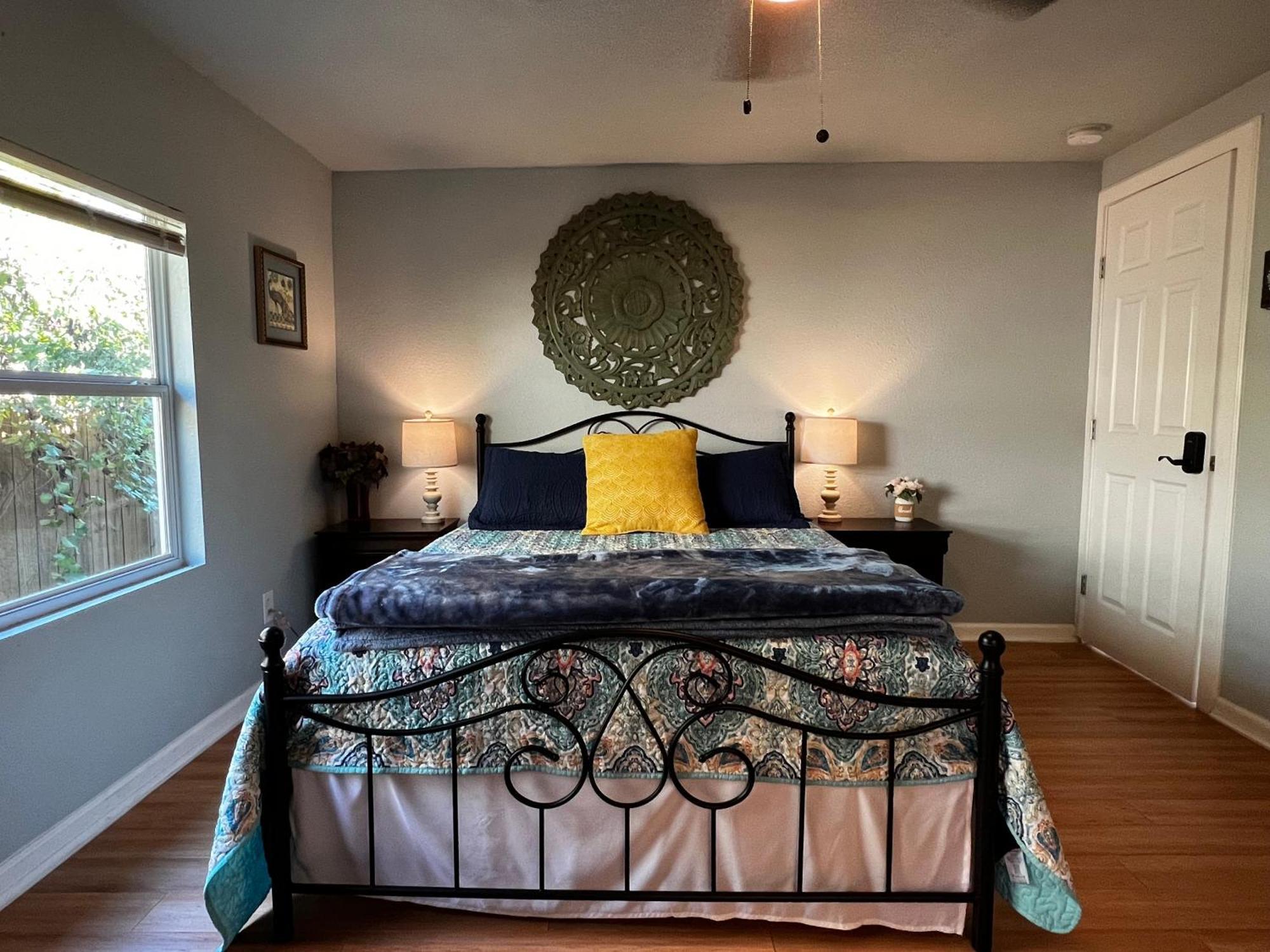 Boho Bliss- Cozy Private 2 Miles From Alamodome! Homestay *