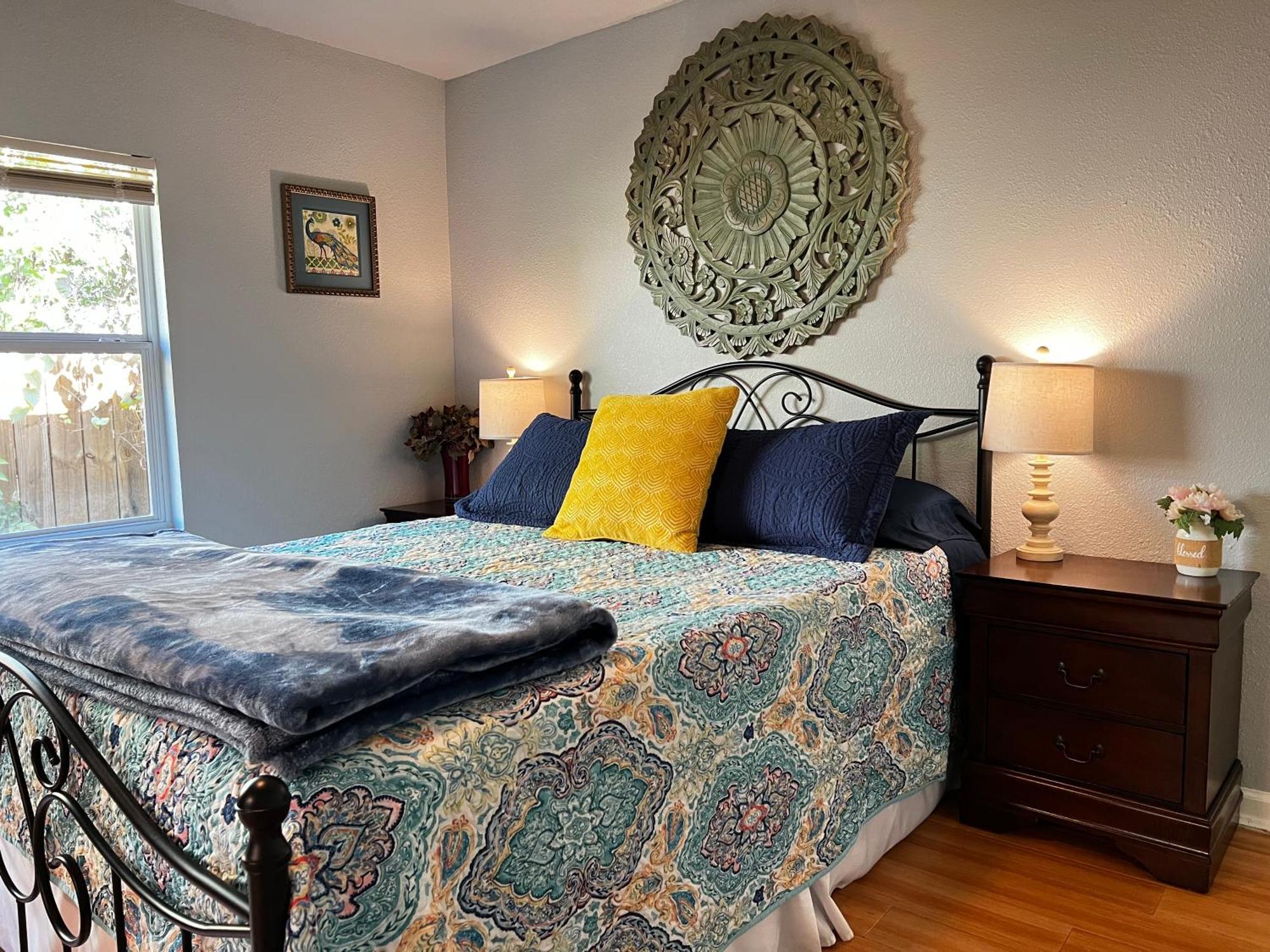 Boho Bliss- Cozy Private 2 Miles From Alamodome! Homestay San Antonio