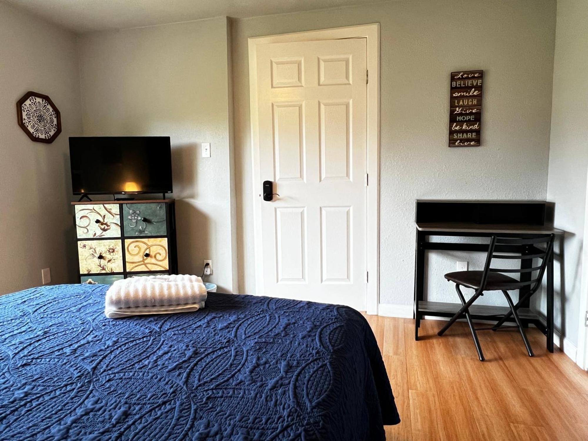 Homestay Boho Bliss- Cozy Private 2 Miles From Alamodome! *