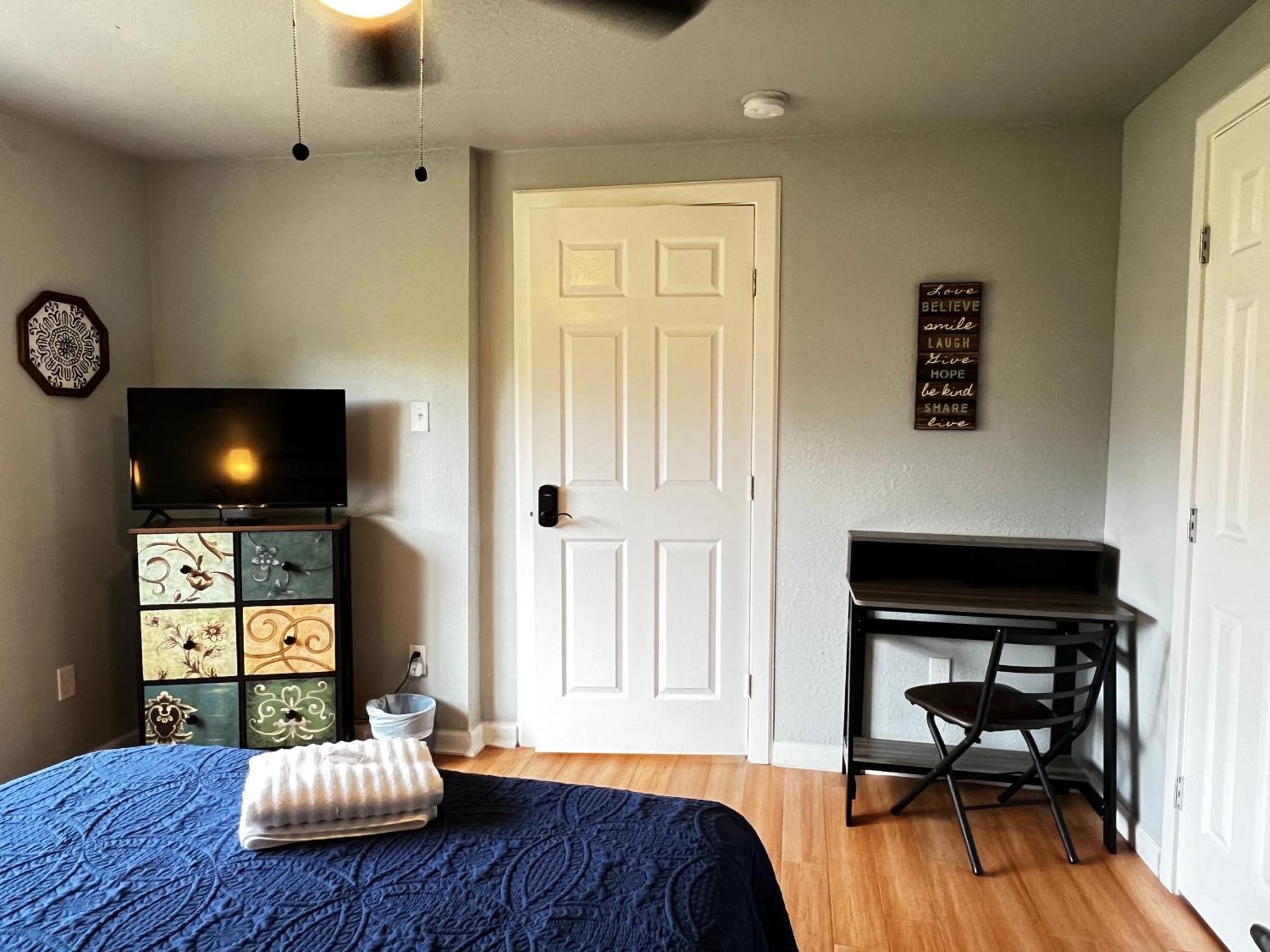 Homestay Boho Bliss- Cozy Private 2 Miles From Alamodome! San Antonio