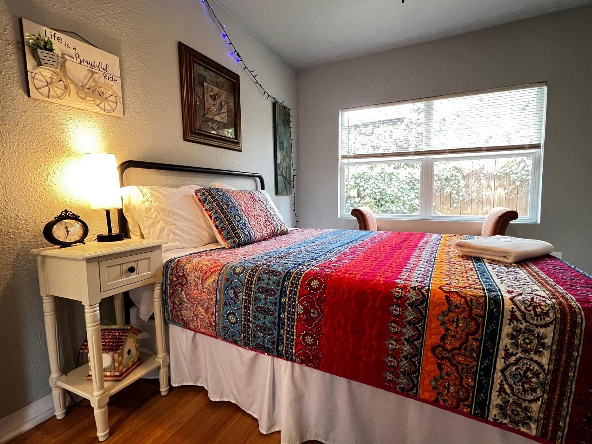 Boho Bliss- Cozy Private 2 Miles From Alamodome! Homestay San Antonio