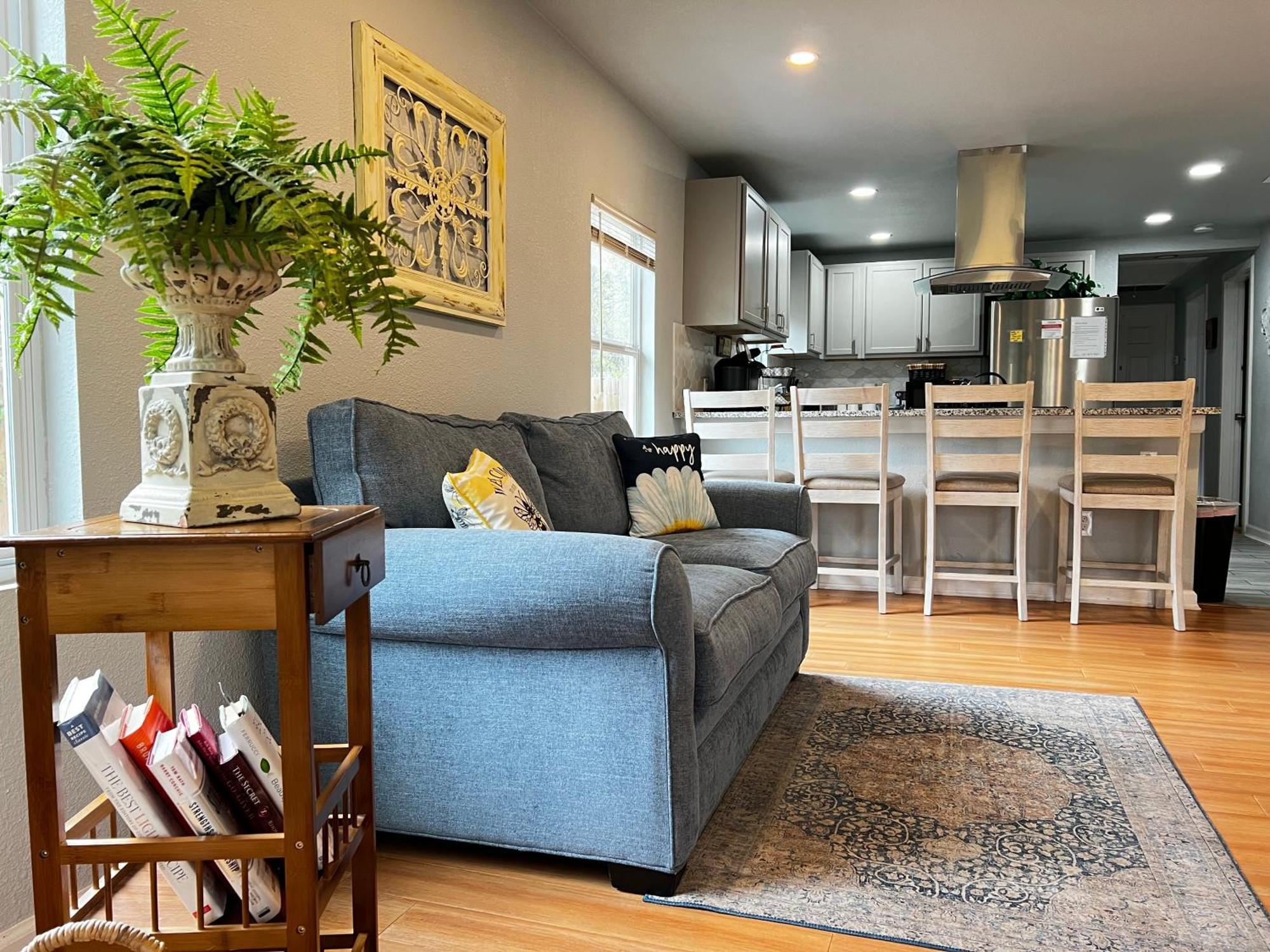 Homestay Boho Bliss- Cozy Private 2 Miles From Alamodome!