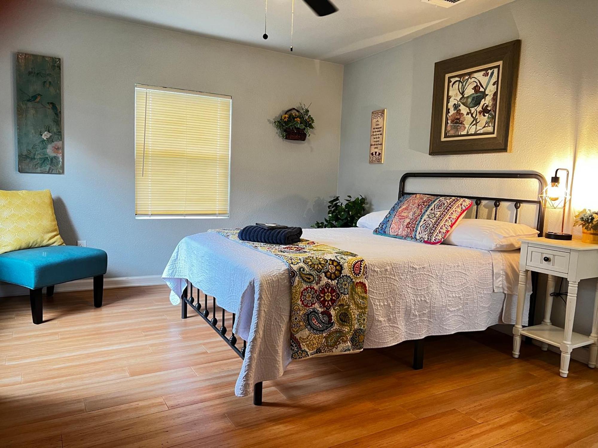 Boho Bliss- Cozy Private 2 Miles From Alamodome! *