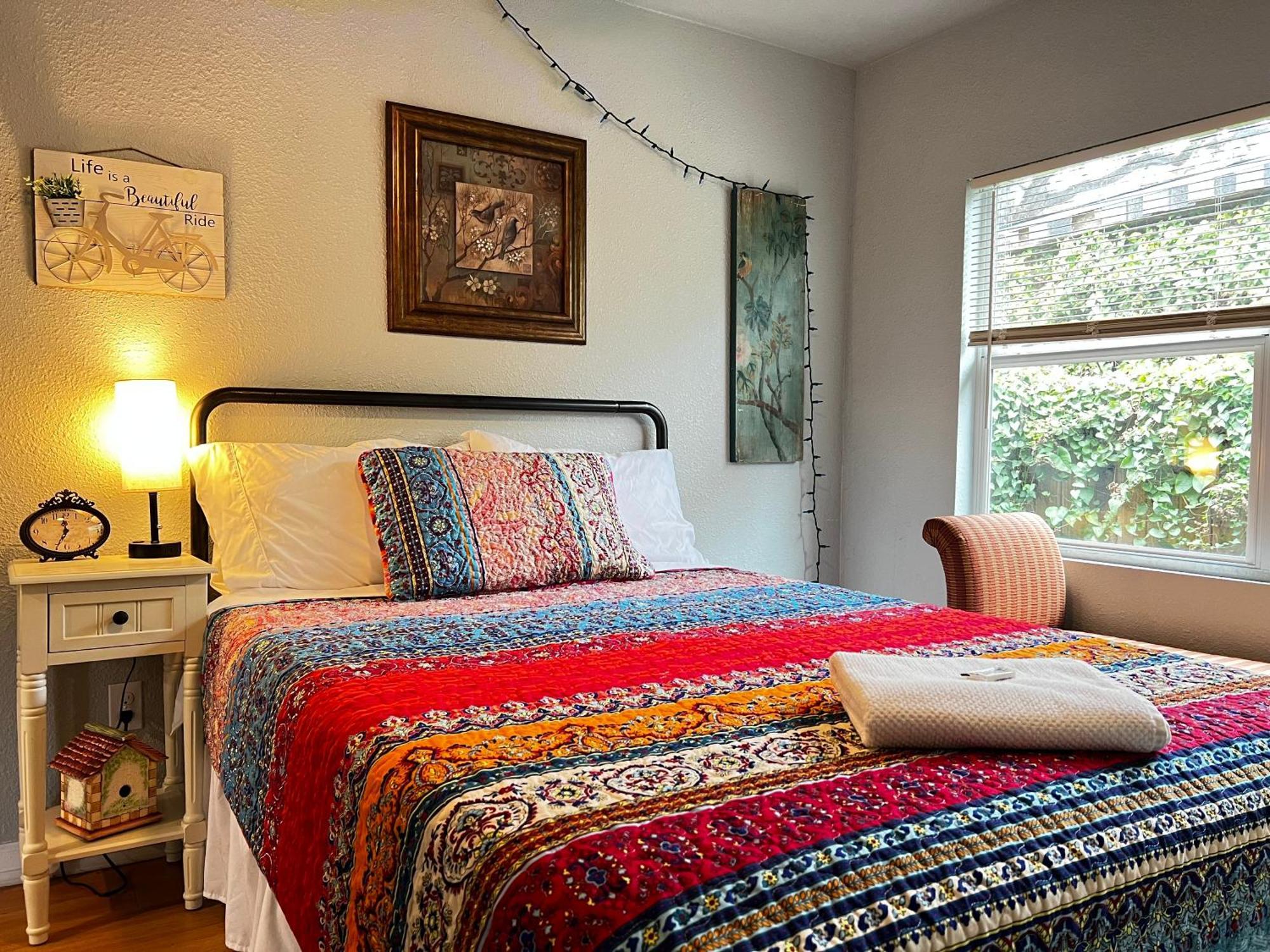 Homestay Boho Bliss- Cozy Private 2 Miles From Alamodome! San Antonio