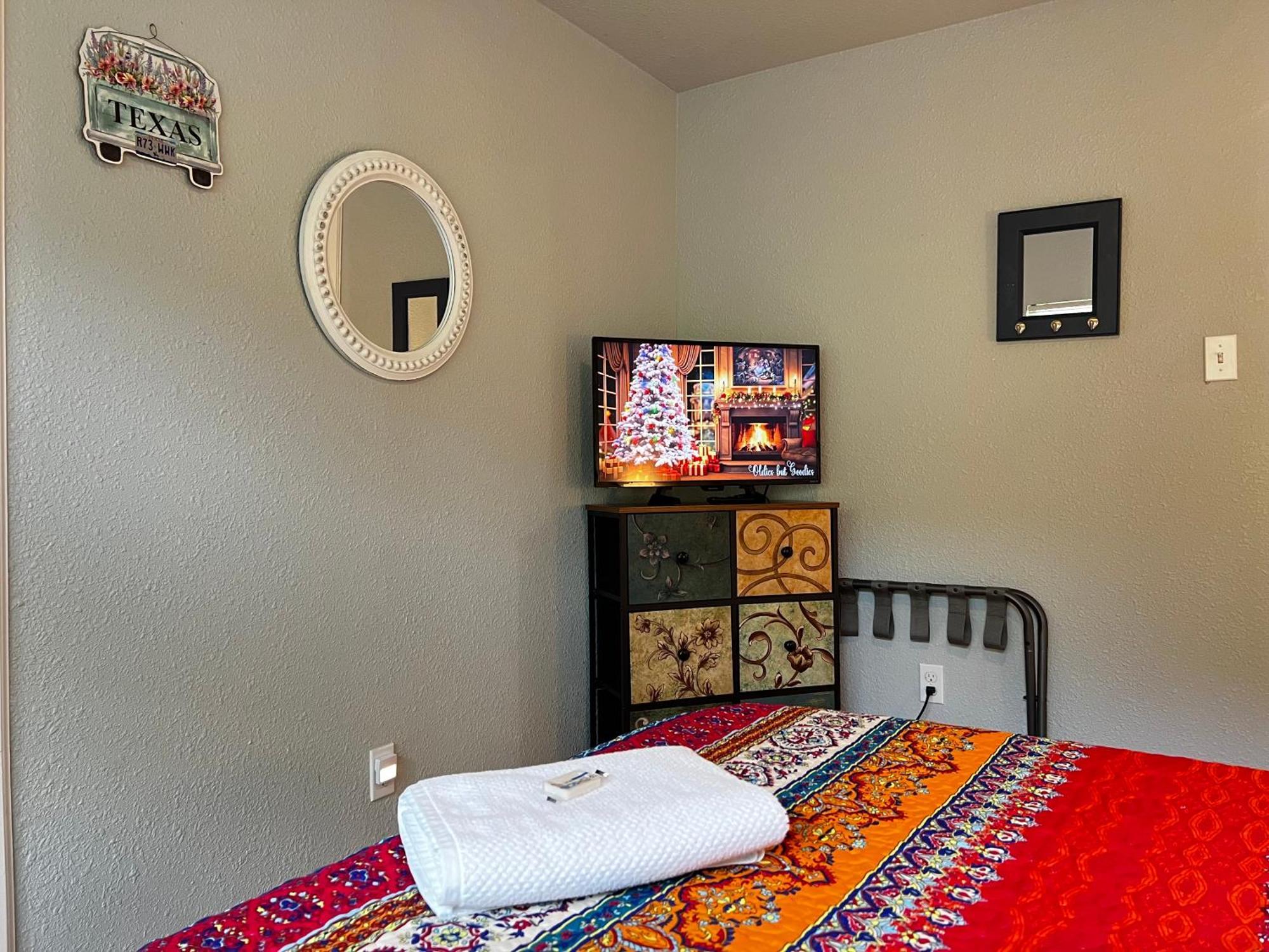 Homestay Boho Bliss- Cozy Private 2 Miles From Alamodome! *
