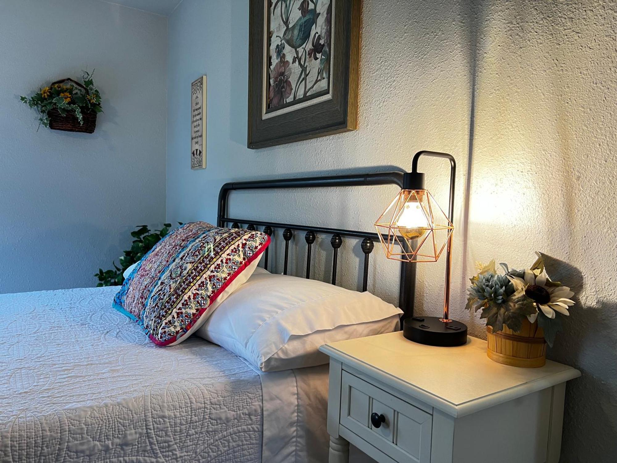 Boho Bliss- Cozy Private 2 Miles From Alamodome! * San Antonio
