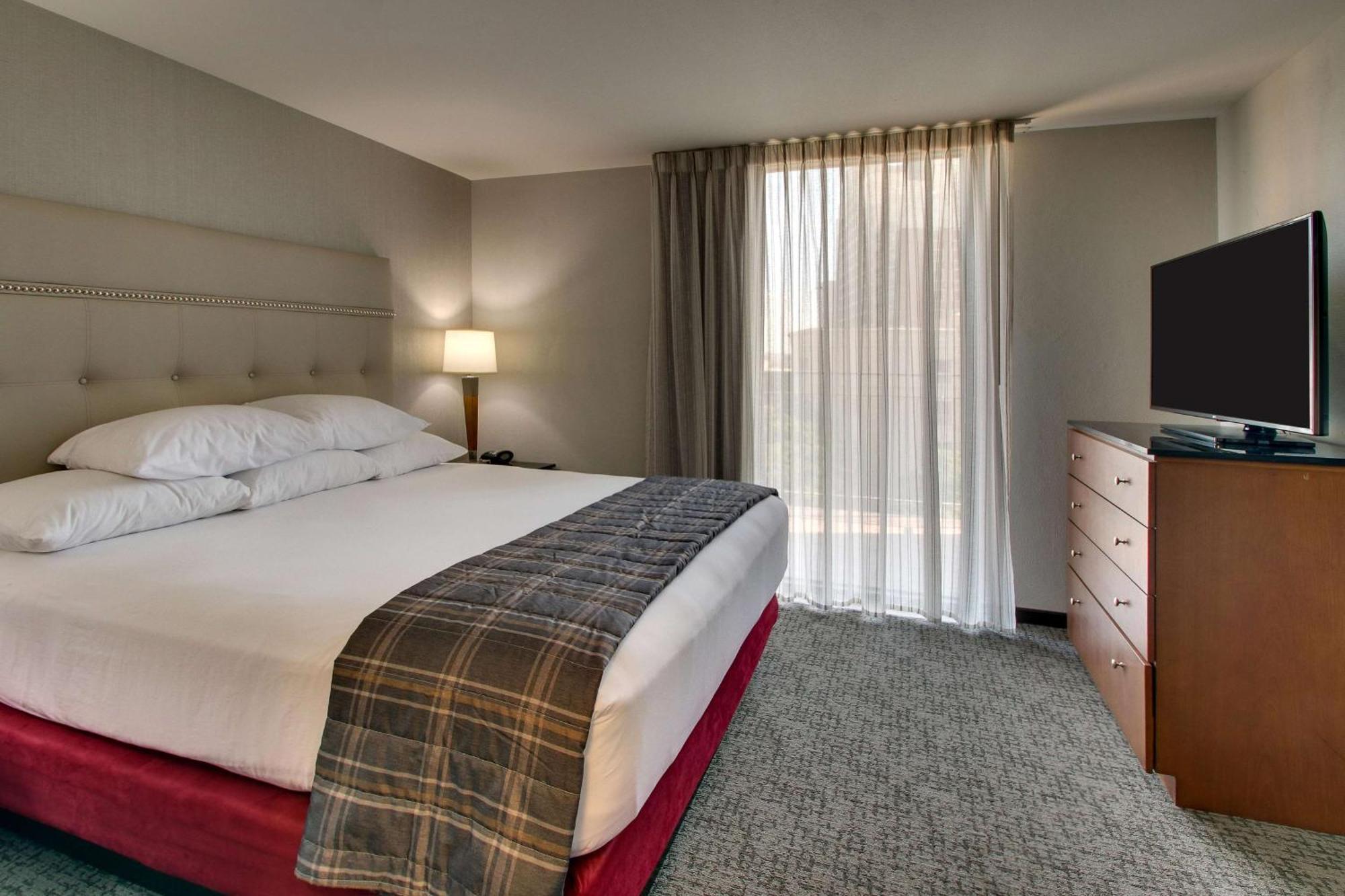 Hotel Drury Plaza Riverwalk 3*