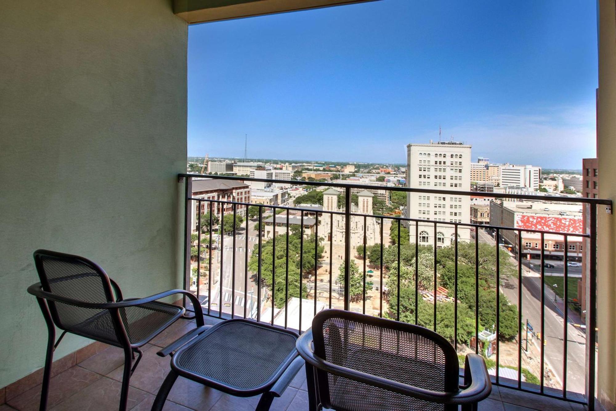 Hotel Drury Plaza Riverwalk 3*