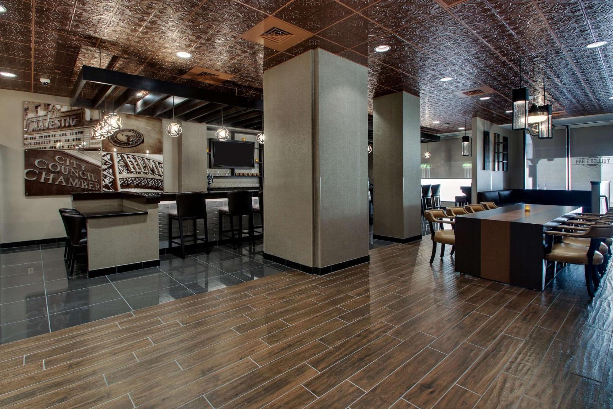 Drury Plaza Riverwalk Hotel
