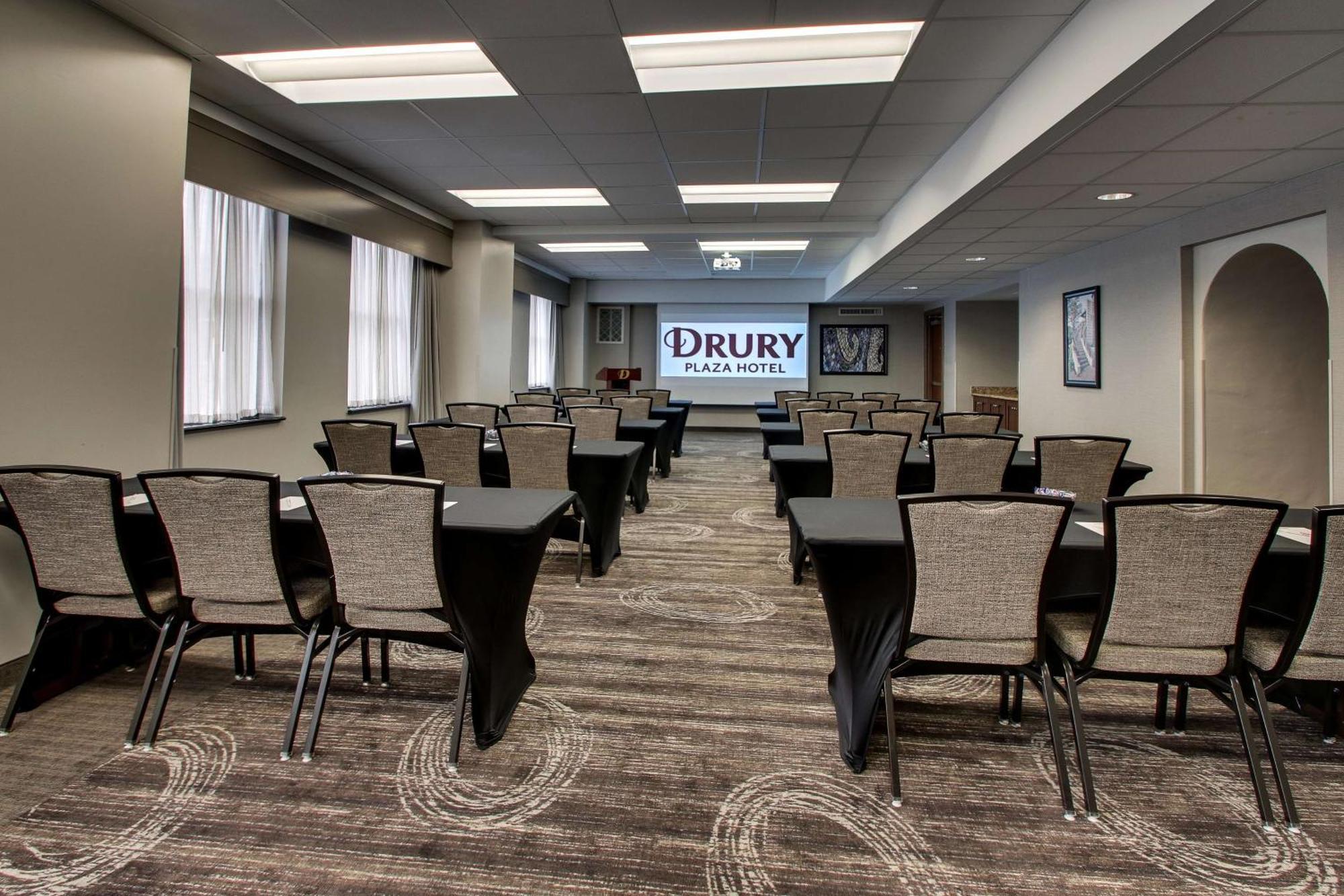 Drury Plaza Riverwalk Hotel 3*