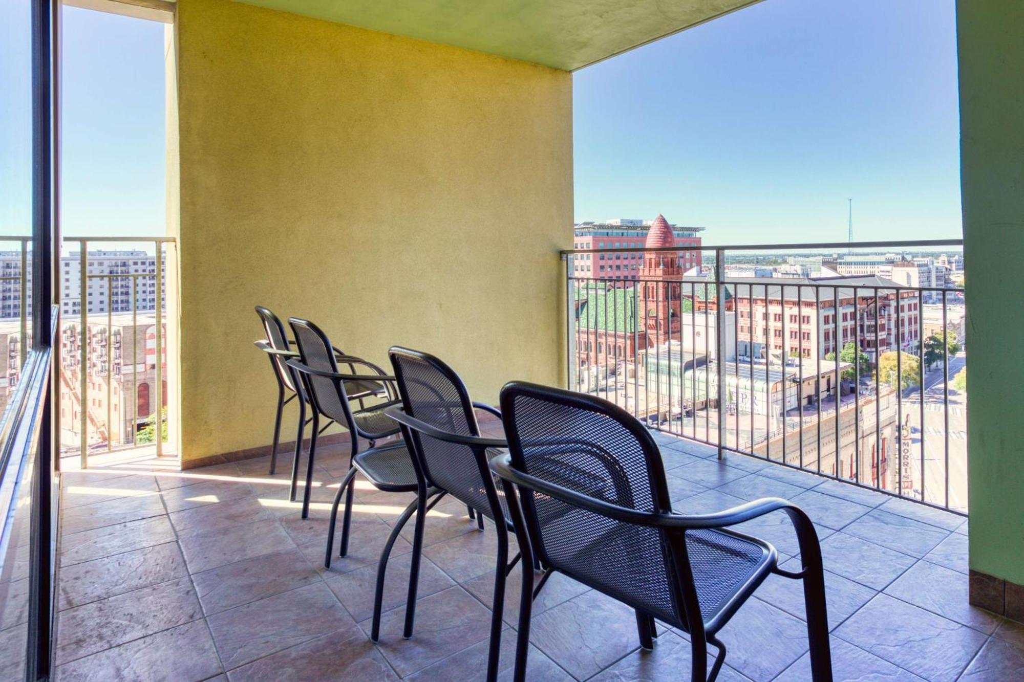 Drury Plaza Riverwalk Hotel