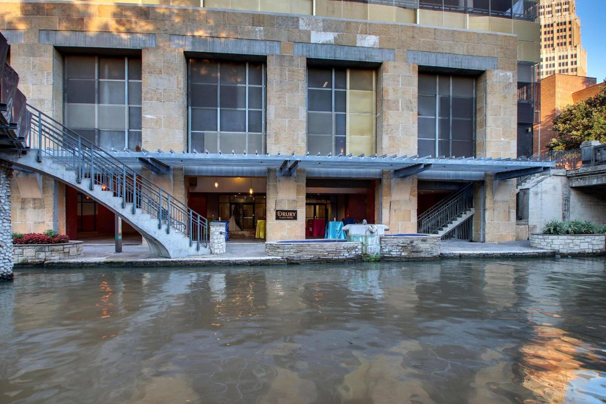 Drury Plaza Riverwalk 3*