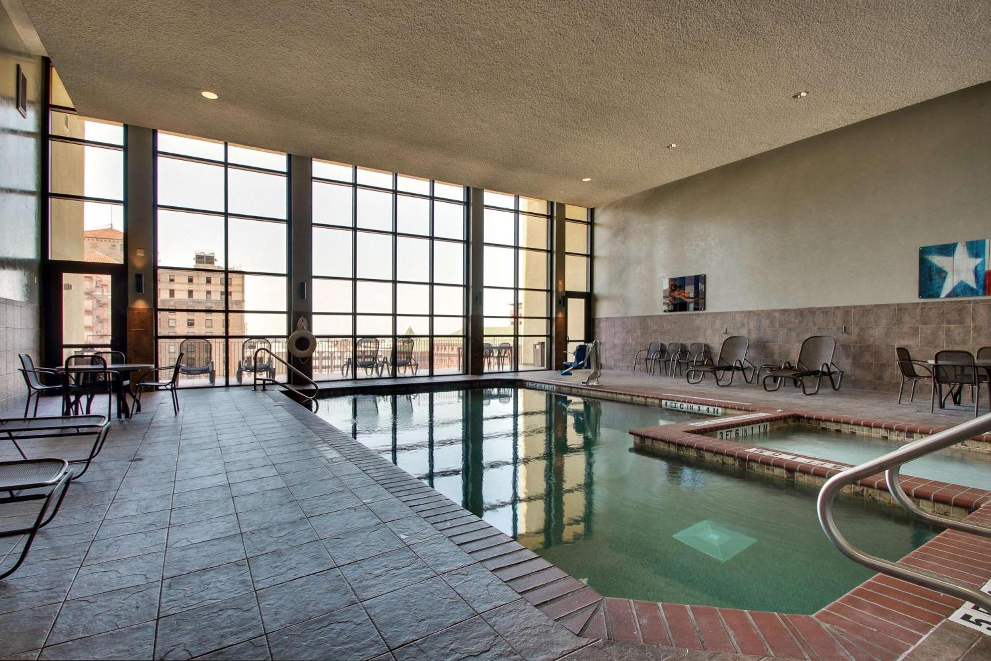 Drury Plaza Riverwalk Hotel