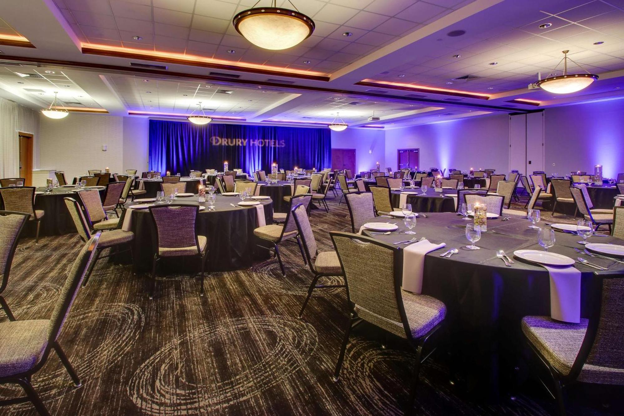 Hotel Drury Plaza Riverwalk 3*