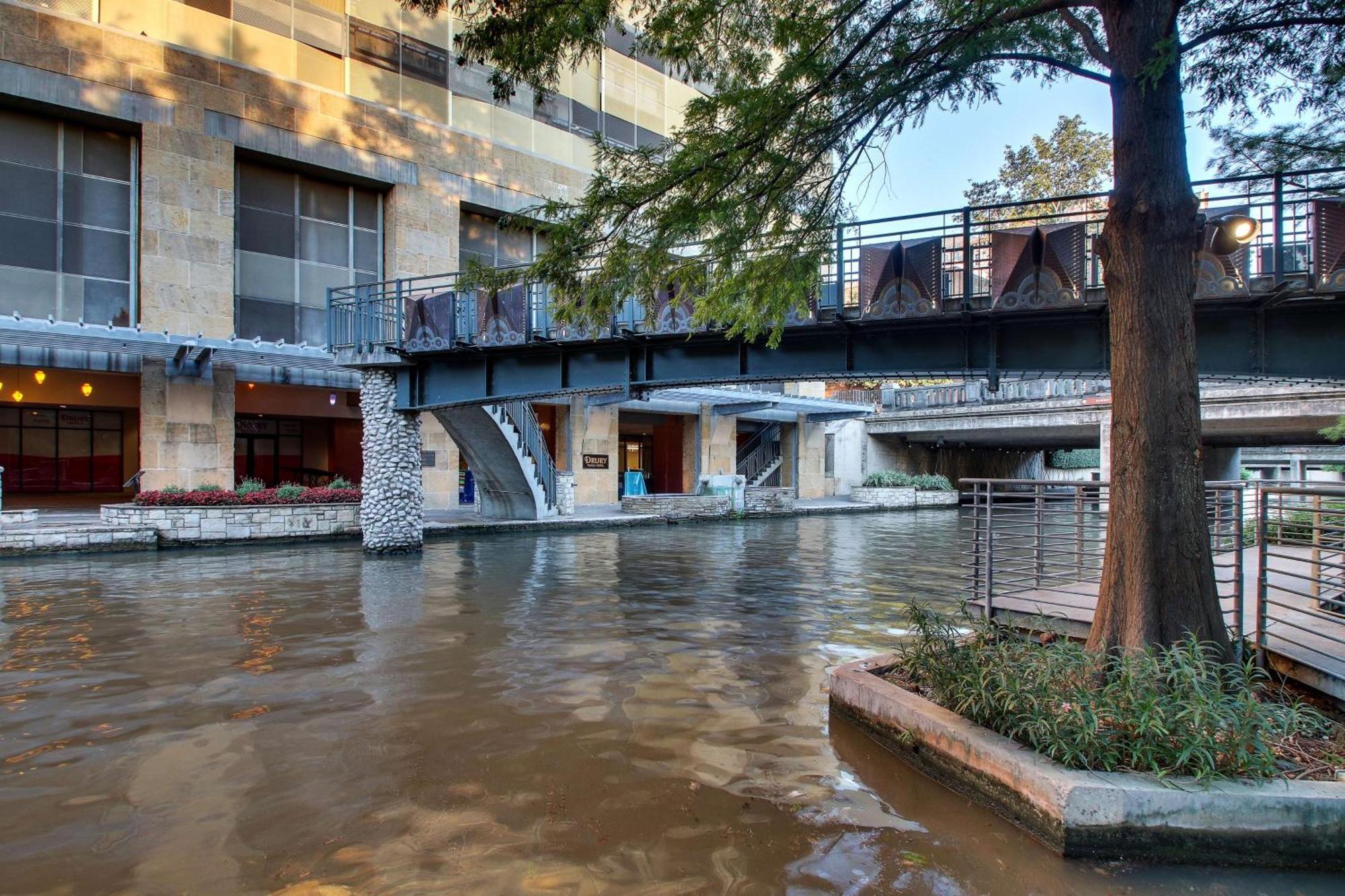 Drury Plaza Riverwalk San Antonio