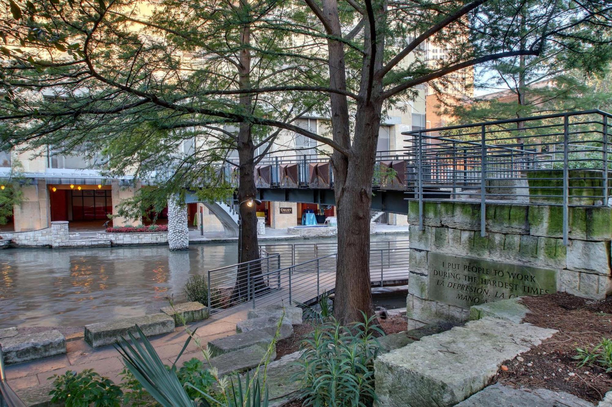 Hotel Drury Plaza Riverwalk 3*