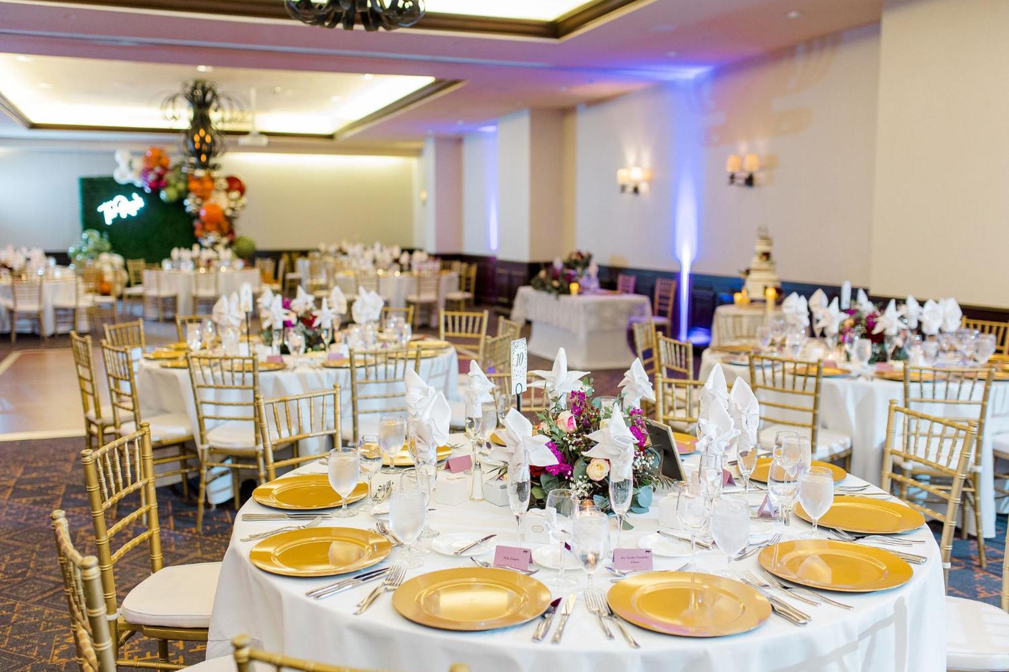 Contessa - On The Riverwalk Hotel