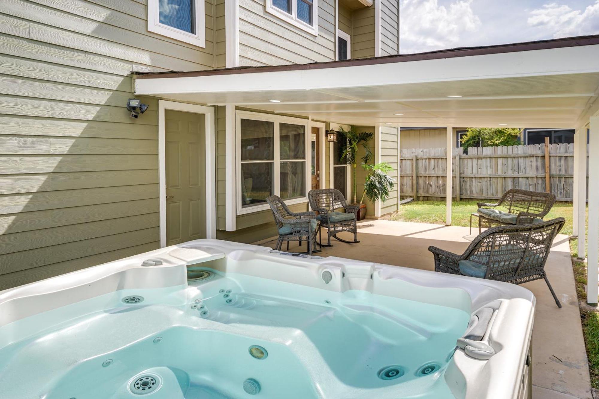 Holiday home Dog-friendly Live Oak With Hot Tub And Game Room!